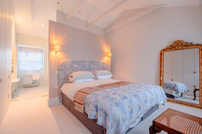 3 Bedroom Terraced House To Rent In Ferndale Road, London . All Bills Included. (Lndn-F), SW9