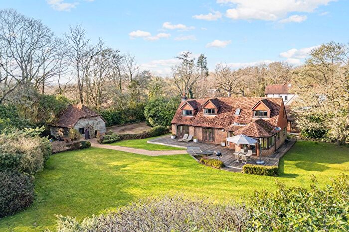 4 Bedroom Detached House For Sale In Stroud Lane, Shamley Green Guildford, GU5