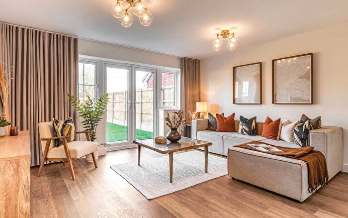 3 Bedroom Semi-Detached House For Sale In Ashby Road, Daventry, NN11