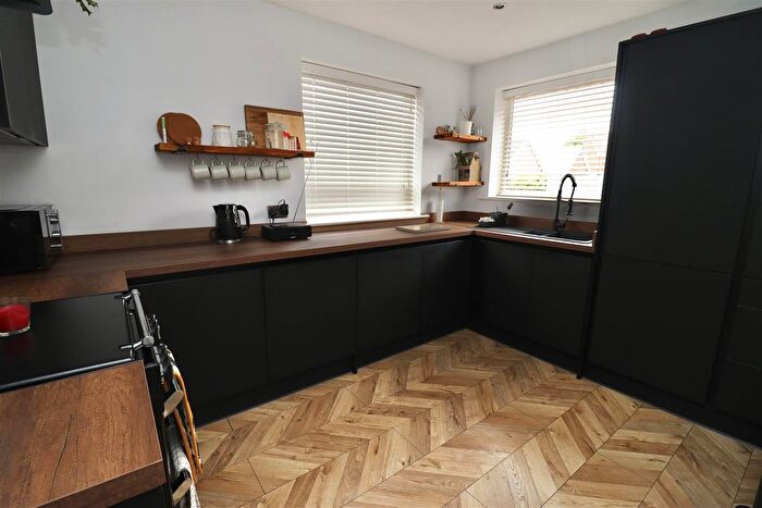 4 Bedroom Chalet For Sale In Greenacre Park, Gilberdyke, HU15