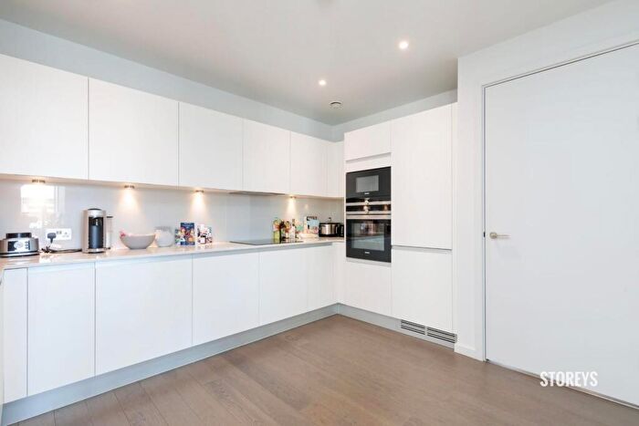 2 Bedroom Apartment To Rent In York Way, Kings Cross, London, N7