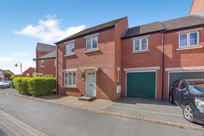 4 Bedroom Link Detached House For Sale In Dowse Road, Devizes, SN10