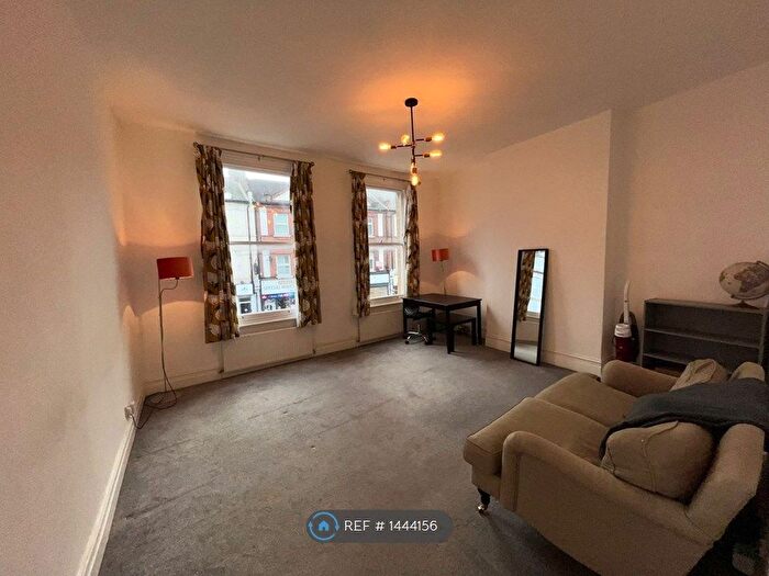 3 Bedroom Flat To Rent In Fulham Palace Road, London, W6