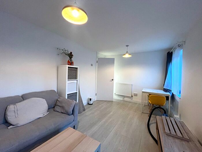 1 Bedroom Flat To Rent In Sycamore Close, London, E16