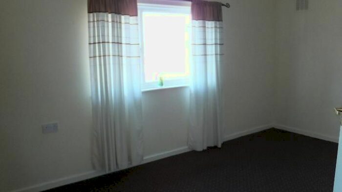2 Bedroom Semi-Detached House To Rent In Denbury Mount, Holmewood, Bradford, BD4