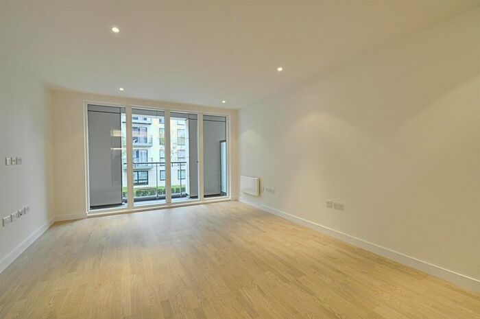 1 Bedroom Flat To Rent In Aitons House, Pump House Crescent, Brentford, TW8
