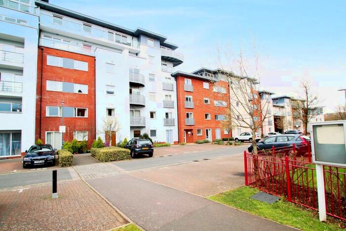 2 Bedroom Apartment To Rent In Aylesbury, HP21