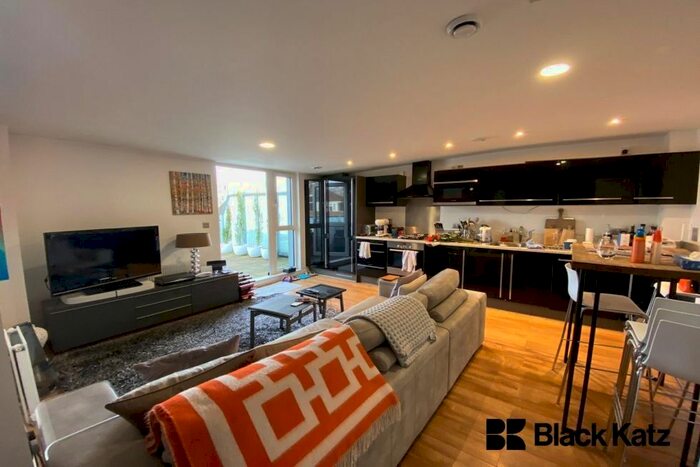 2 Bedroom Flat To Rent In Pocock Street, London, SE1