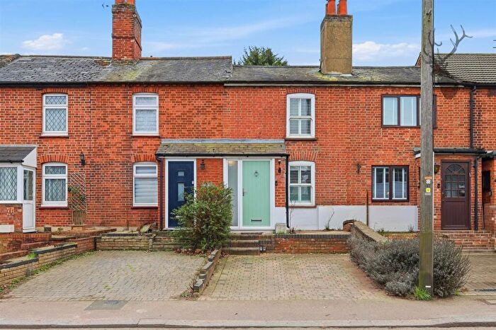 2 Bedroom House To Rent In London Road, Abridge, RM4