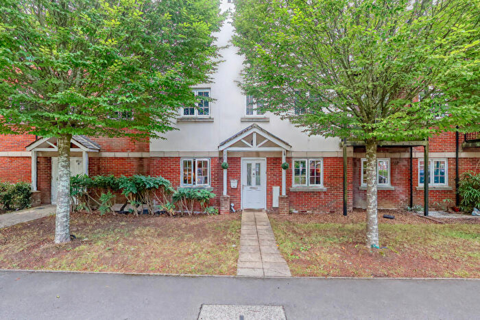 2 Bedroom Apartment For Sale In Kingshill Drive, High Wycombe, Buckinghamshire, HP13
