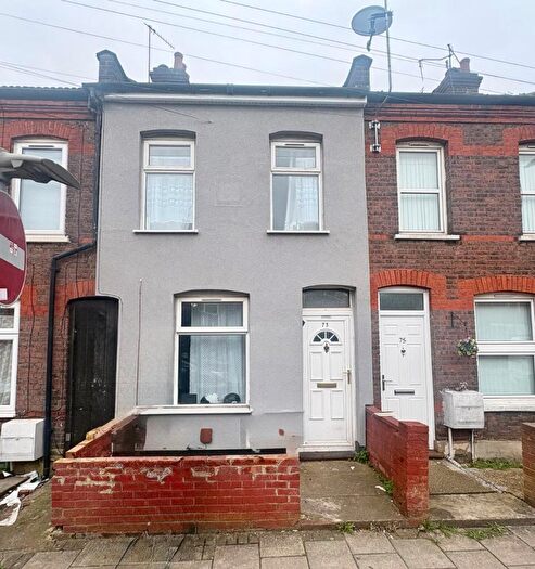 3 Bedroom Terraced House For Sale In Ash Road, Luton, LU4