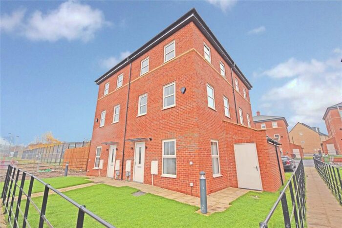 2 Bedroom Town House To Rent In Bolton Court, Leeds, West Yorkshire, LS14