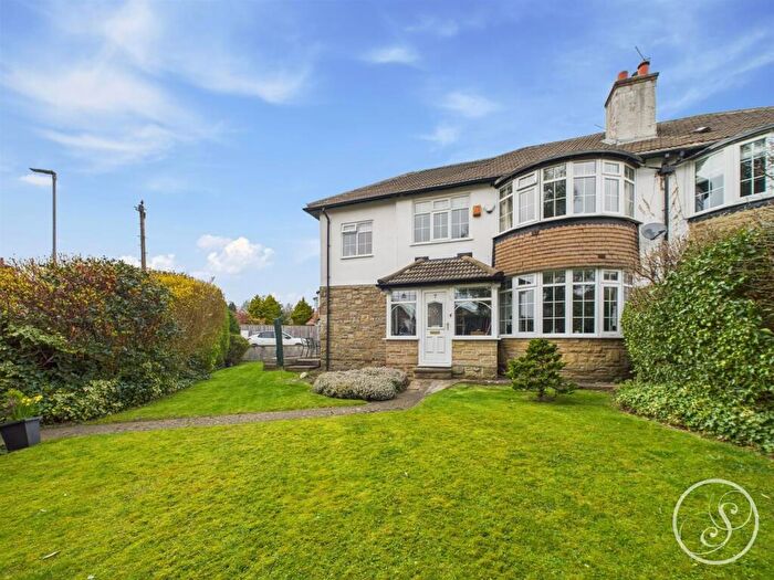 4 Bedroom Semi-Detached House To Rent In The Fairway, Leeds, LS17