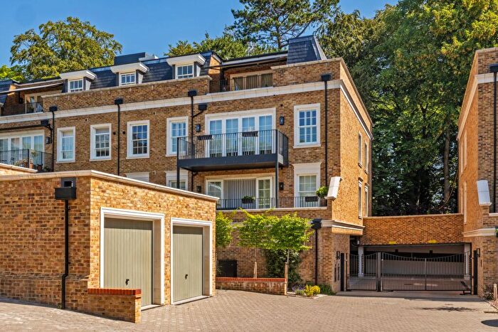 2 Bedroom Apartment For Sale In Langham Place, Winchester, SO22
