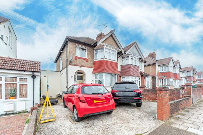 2 Bedroom Flat To Rent In Vancouver Road, Edgware, HA8