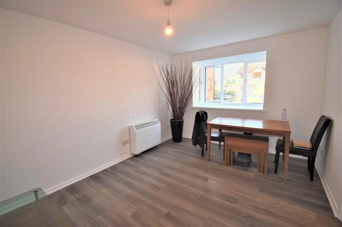 1 Bedroom Flat To Rent In 14 Taunton Drive, London N2