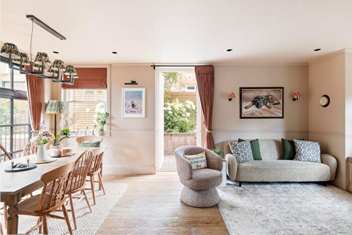 4 Bedroom Detached House For Sale In Dundonald Road, London, NW10