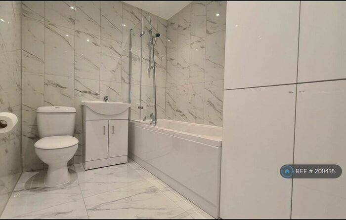 3 Bedroom Flat To Rent In Zodiac Court, Croydon, CR0