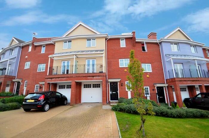 4 Bedroom Town House To Rent In Flowers Avenue, Ruislip, HA4