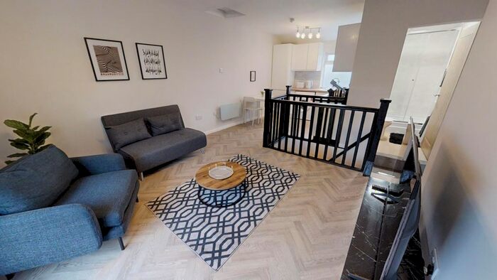 1 Bedroom Flat To Rent In Bury Old Road, Prestwich, Manchester, M25