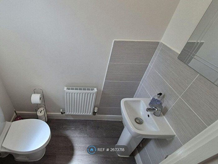 4 Bedroom End Terrace House To Rent In College Drive, Dunstable, LU5