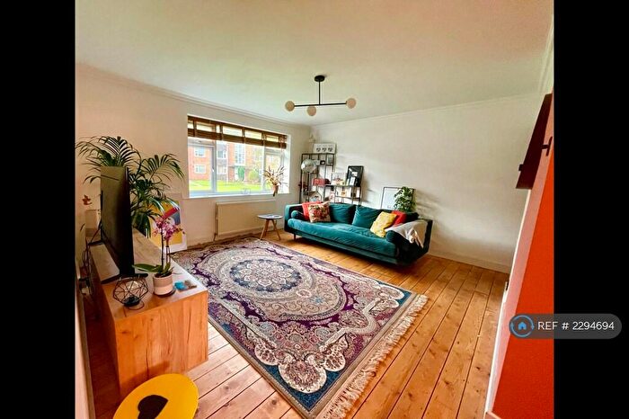 2 Bedroom Flat To Rent In West Didsbury, Manchester, M20