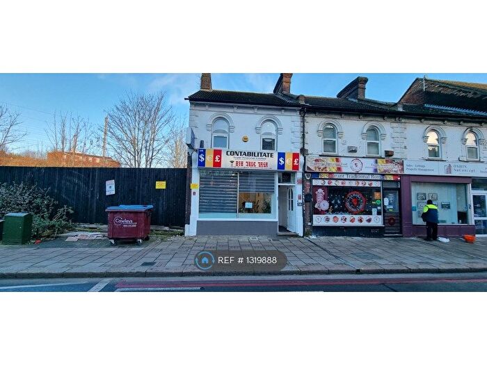 2 Bedroom End Of Terrace House To Rent In Luton, Luton, LU1