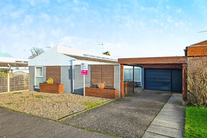 3 Bedroom Semi-Detached Bungalow For Sale In Park Hill, Middleton, King's Lynn, PE32
