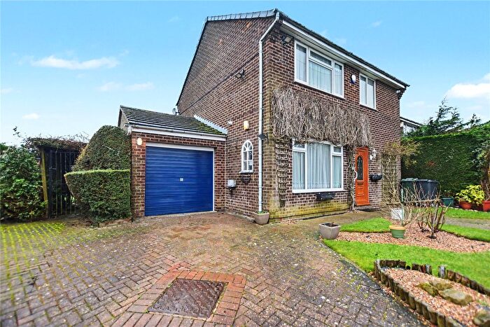 3 Bedroom Detached House For Sale In Farnham Croft, Leeds, West Yorkshire, LS14