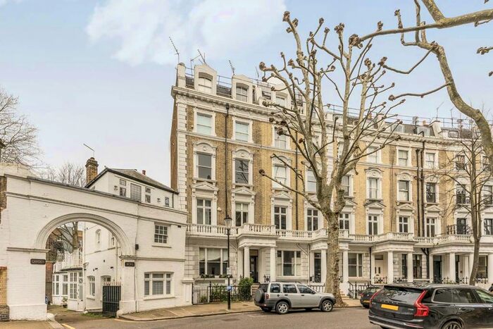 2 Bedroom Flat To Rent In Linden Gardens, London, W2