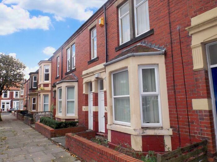 2 Bedroom Flat To Rent In Park Cresent East, North Shields, NE30