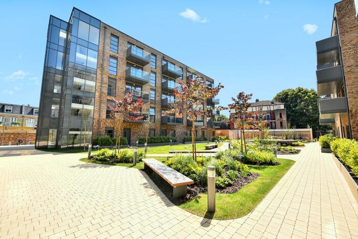 2 Bedroom Flat To Rent In Pages Walk, London, SE1