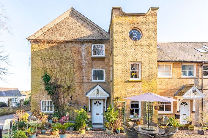 4 Bedroom Property For Sale In Courtyard Mews, Chapmore End, SG12