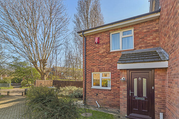 2 Bedroom End Of Terrace House To Rent In Chamberlain Close, Thamesmead, London, SE28