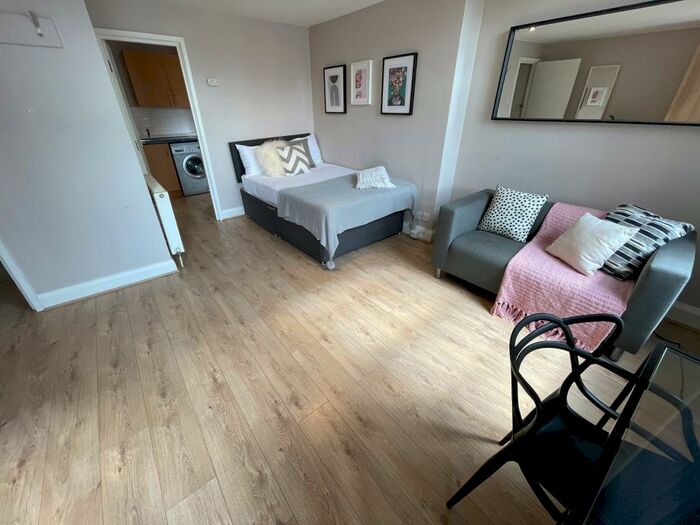 1 Bedroom Flat To Rent In Catharine Street, L8