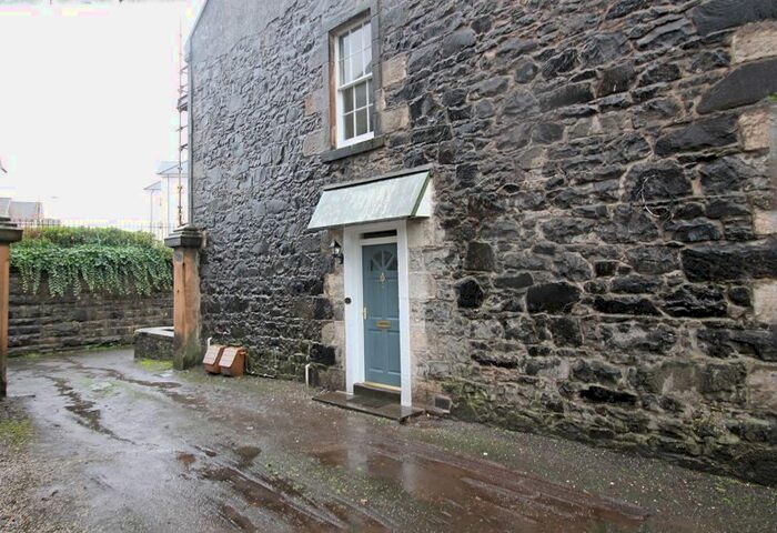 2 Bedroom Flat To Rent In Forth Place, Stirling, FK8