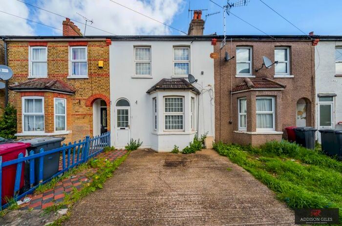 3 Bedroom Terraced House To Rent In Montague Road, Slough, SL1