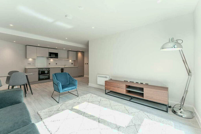 3 Bedroom Apartment To Rent In St. Martins Place, Broad Street, Birmingham, Warwickshire, B15