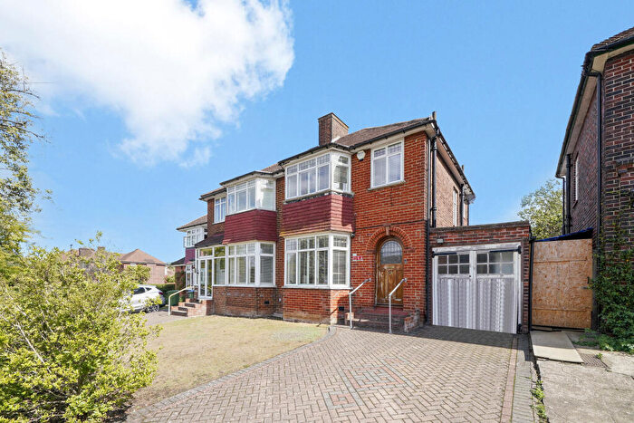 3 Bedroom Semi-Detached House For Sale In Bushmoor Crescent, Shooters Hill, London, SE18