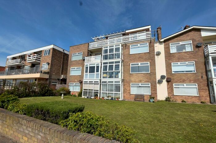 2 Bedroom Flat To Rent In Kings Parade, Holland-On-Sea, Clacton-On-Sea, CO15