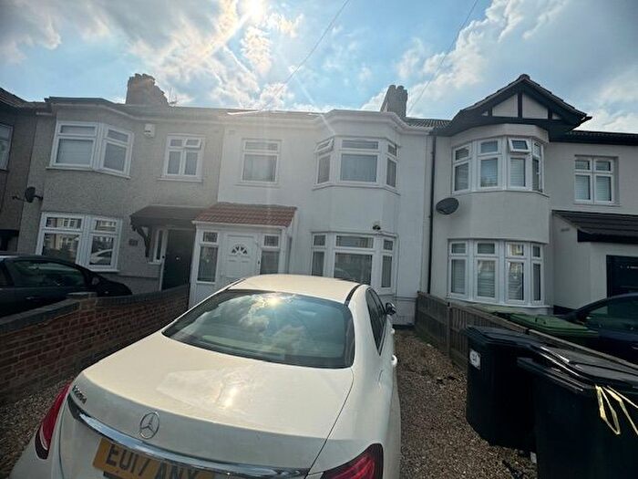 5 Bedroom Terraced House To Rent In Southdown Road, Hornchurch, RM11