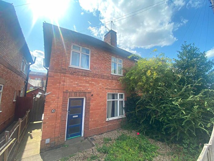 4 Bedroom Semi-Detached House To Rent In Keble Road, Leicester, Leicestershire, LE2