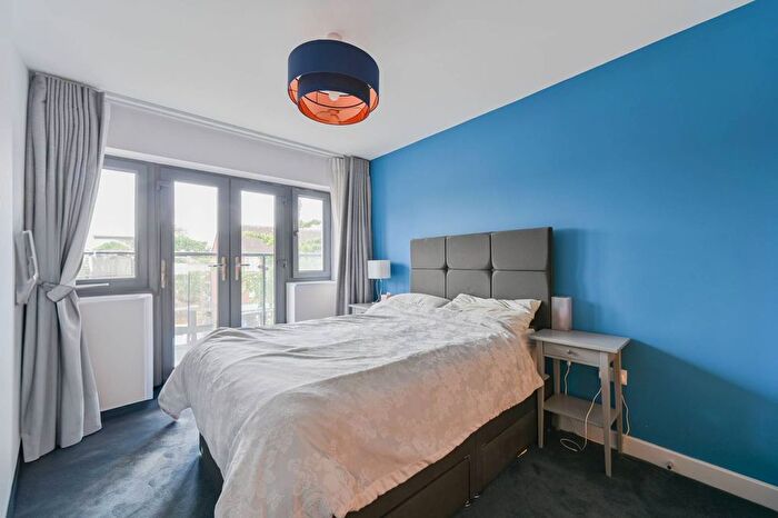 1 Bedroom Flat For Sale In London Road, Mitcham, CR4