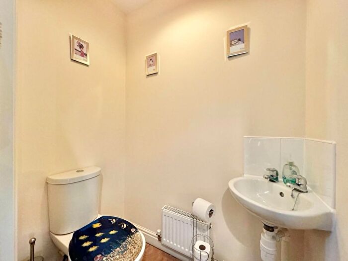 3 Bedroom Town House For Sale In Woodhead View, Jump, Barnsley, S74