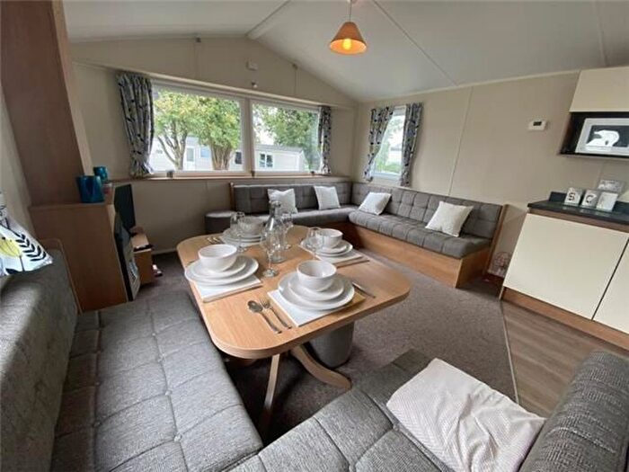 3 Bedroom Mobile/park Home For Sale In White Cross, Newquay, TR8