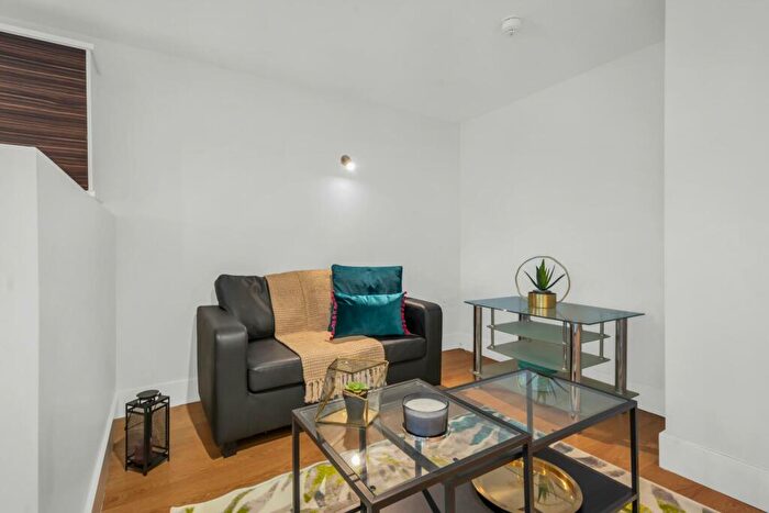 1 Bedroom Flat To Rent In Cardigan Road, Leeds, LS6