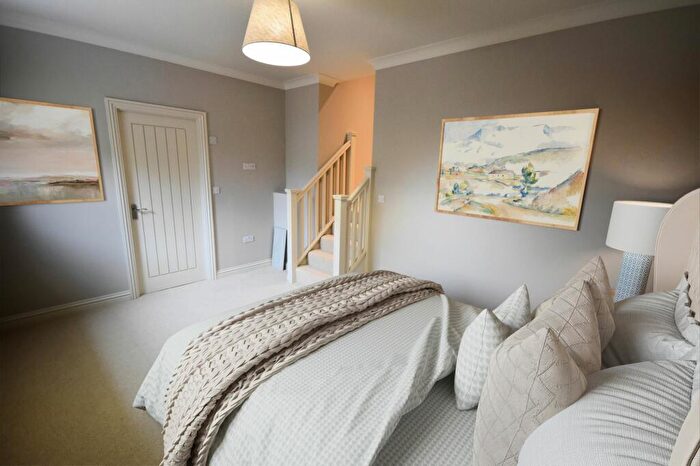 2 Bedroom Apartment For Sale In Tangmere Road, Chichester, PO20