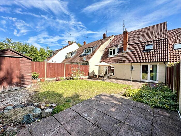4 Bedroom Terraced House For Sale In New Waverley Road, Noak Bridge, SS15