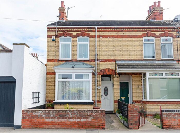 3 Bedroom End Of Terrace House For Sale In Arthur Street, Withernsea, HU19