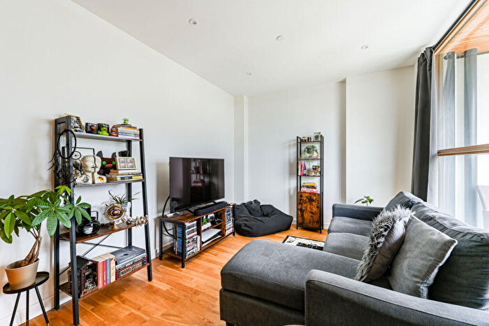 2 Bedroom Flat For Sale In St Marks Square, Bromley, Bromley, BR2
